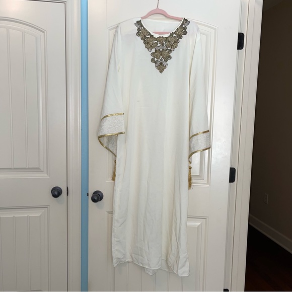 Elegant Morrocan, kaftan gown, white embroidered with gold, trim, dress and vest - Picture 6 of 14